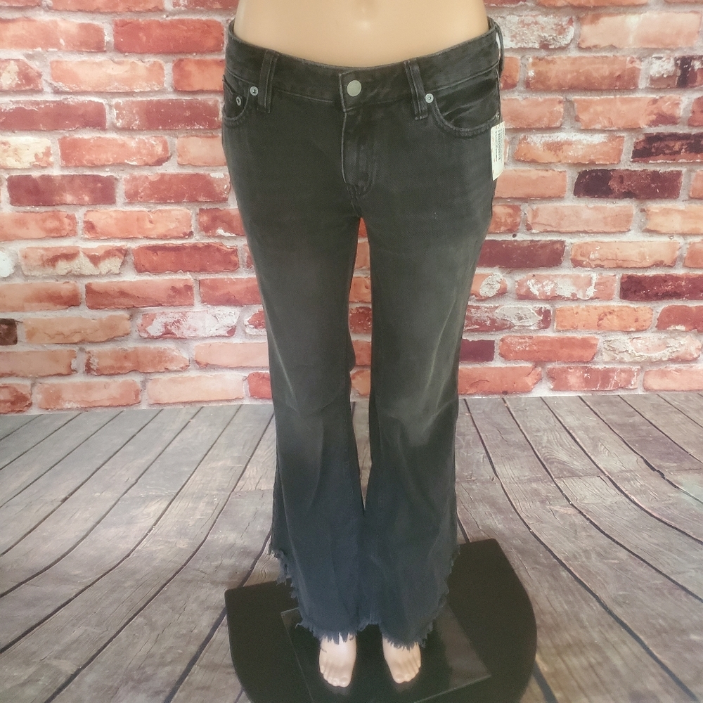 Free People Frayed Hem Flare Jeans Sz 26 & 27 NWT - Picture 3 of 4